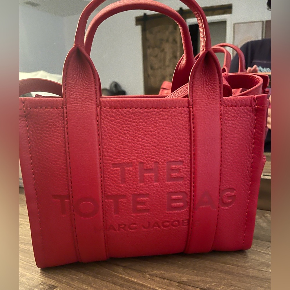 Marc Jacobs Small Traveler Leather Tote